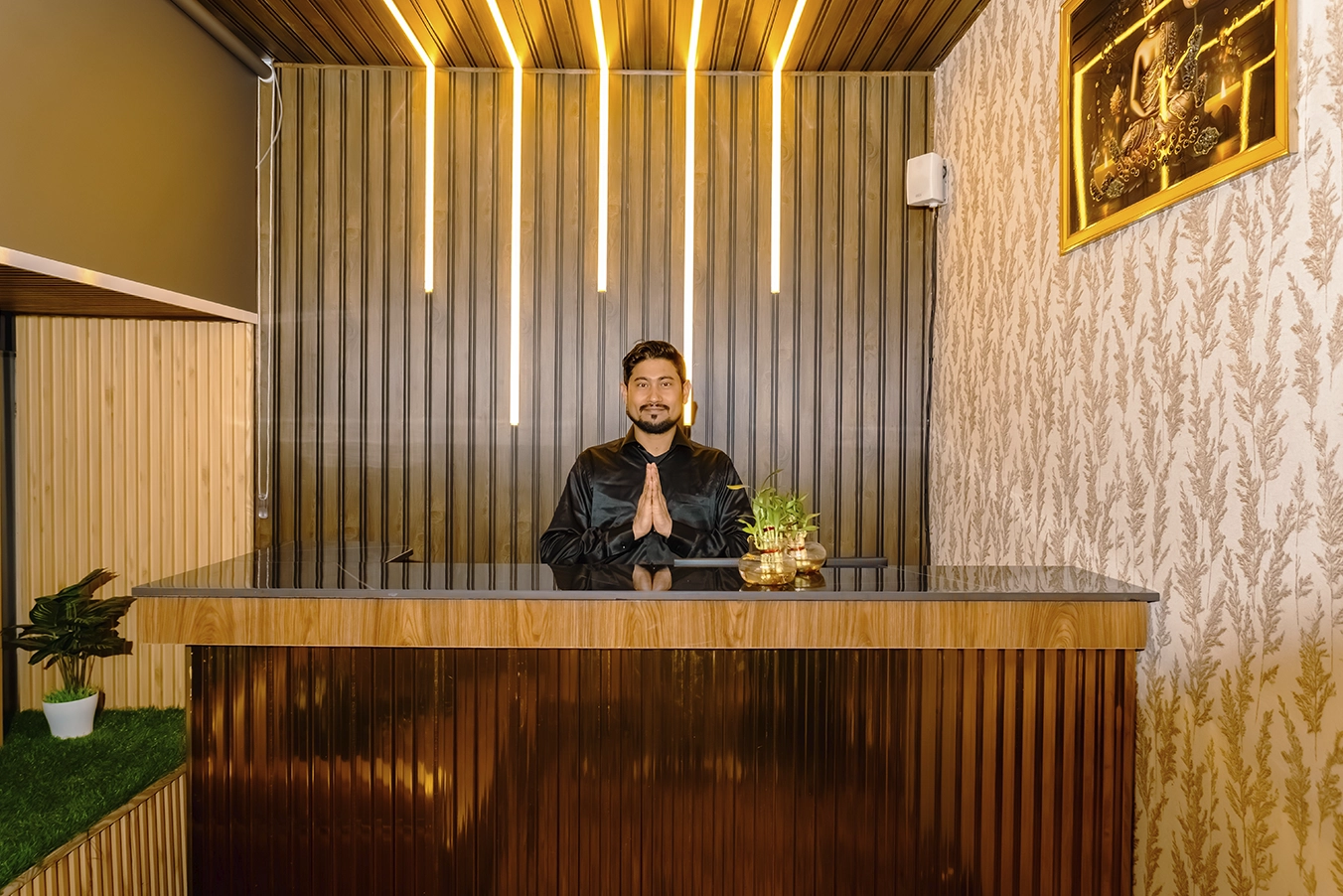 Give your hair the care it deserves! Start with a refreshing hair wash, followed by a deep-conditioning mask packed with coconut milk, avocado oil, and botanical extracts to nourish and restore shine. Enjoy a relaxing head and shoulder massage, then finish with a gentle blow-dry for soft, radiant hair.

💆‍♀️ Relax. Restore. Glow. Book your session today! #Holistic #Holisticspa #spawellness #spainkl